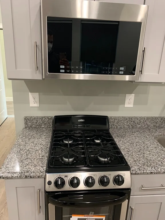 14 Yeamans St, Revere