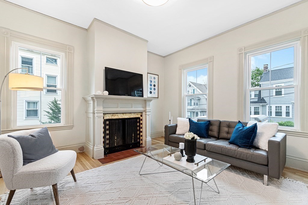 121 Hewlett St, Roslindale