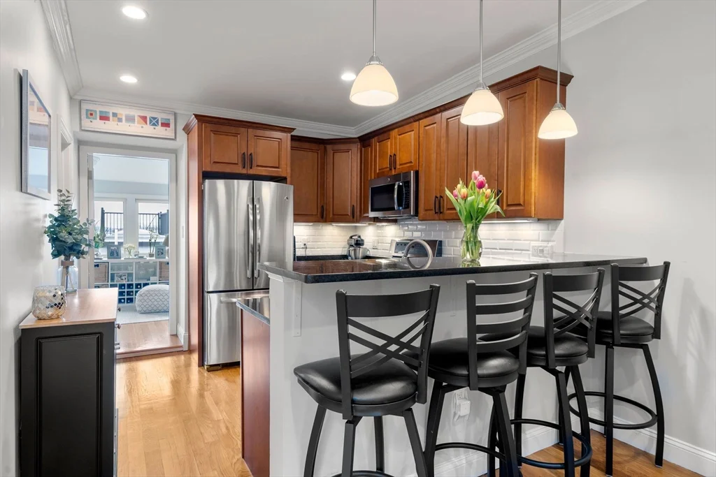 695 E 8th St, South Boston