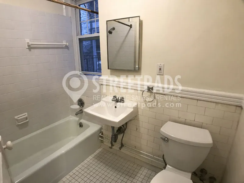29 Park Dr, Fenway