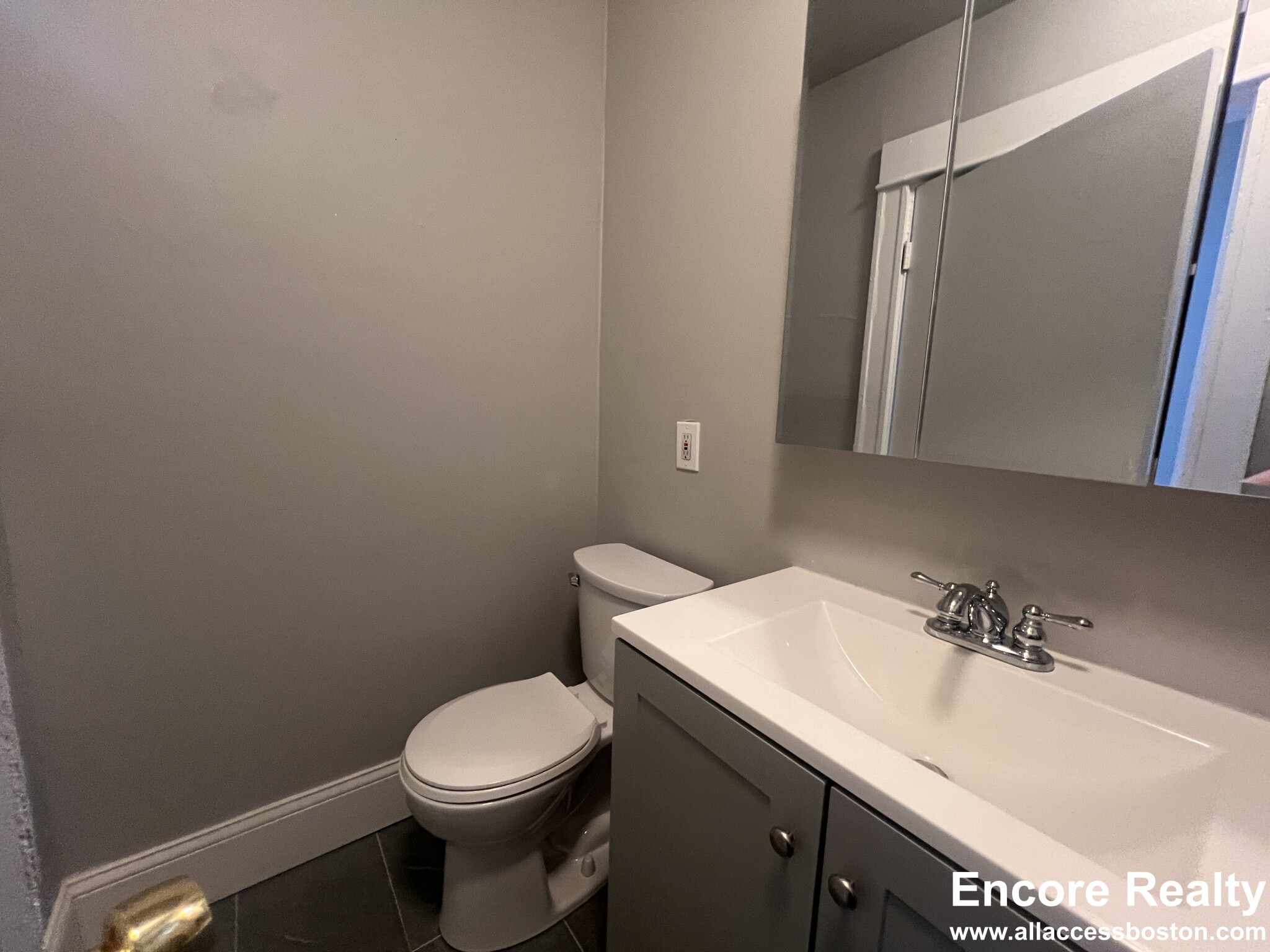 376 Riverway, Mission Hill