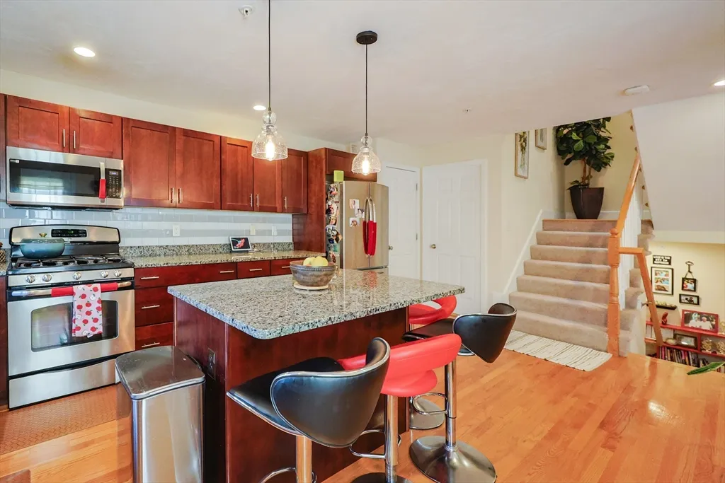 8 Patriots Blvd, Hopkinton