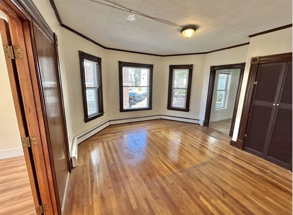 15 Estabrook Ave, Marlborough