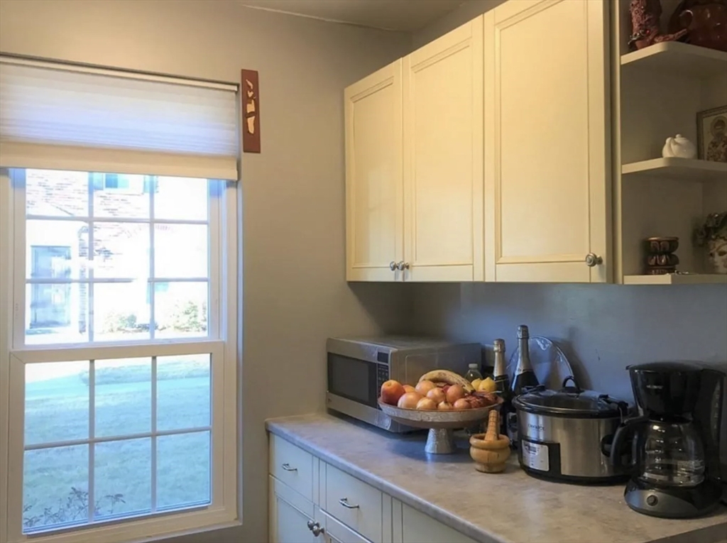 504 Windsor Dr, Framingham