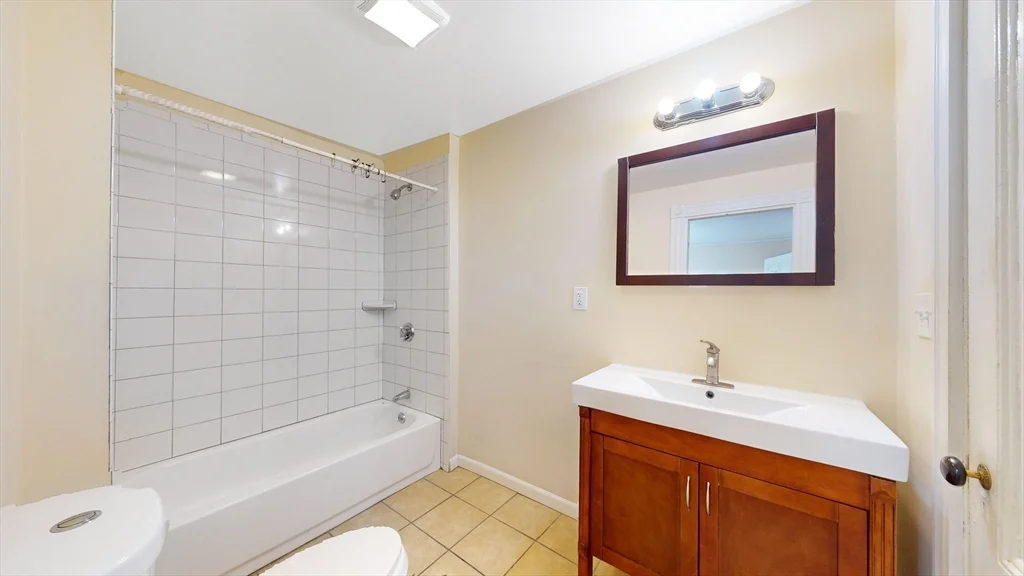 32 Thornton St, Roxbury