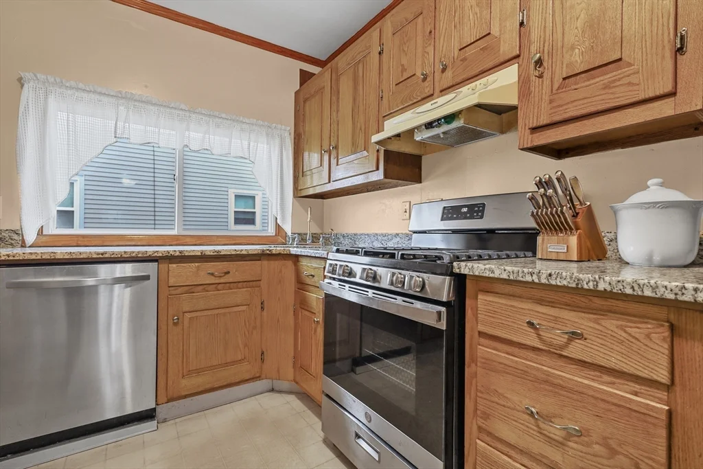 32 Beloit Rd, The Manor