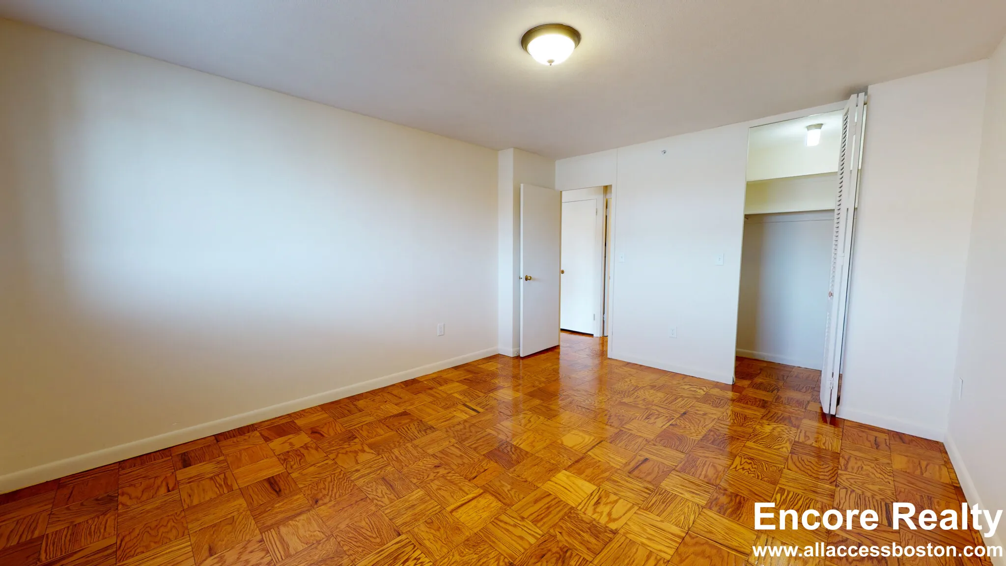 101 Monmouth St, Longwood