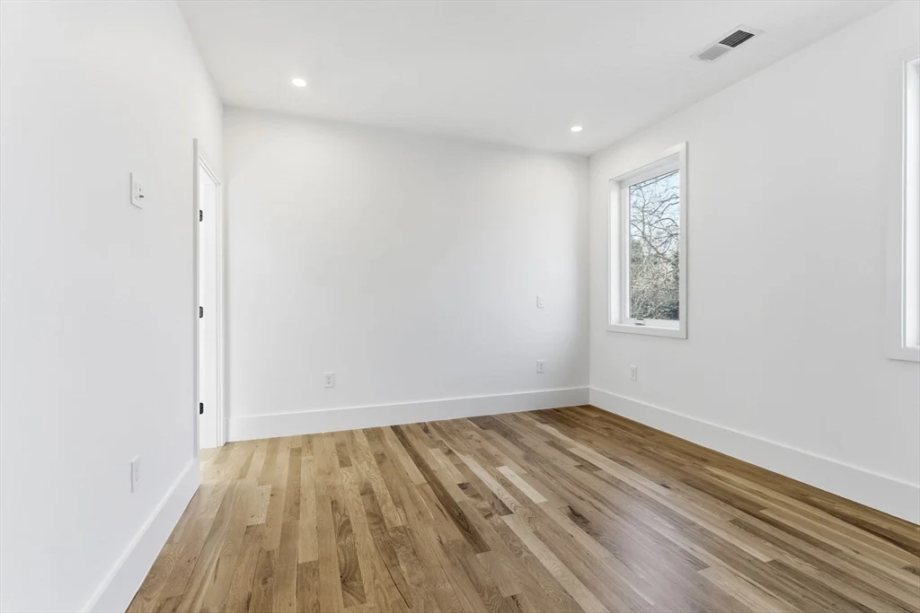 82 Louise Rd, Chestnut Hill