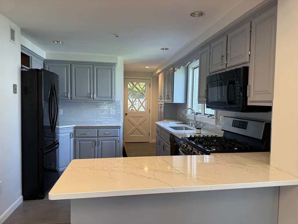 23-25 Bates Rd, Swampscott