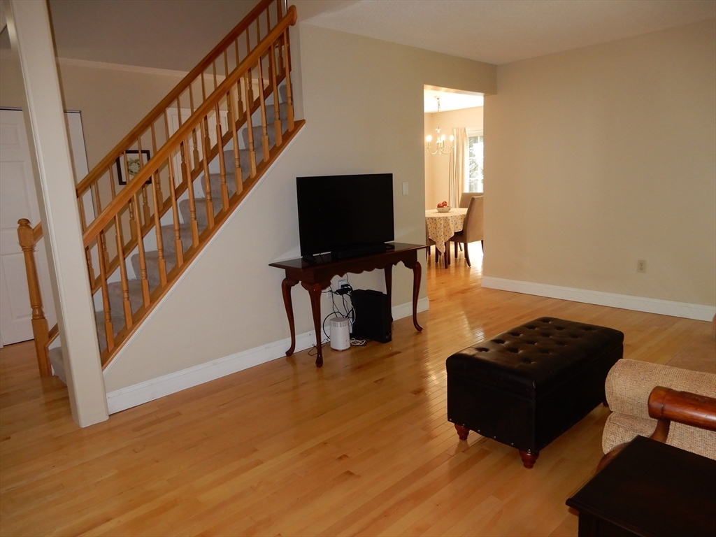 5 Bradshaw Ln, Foxboro