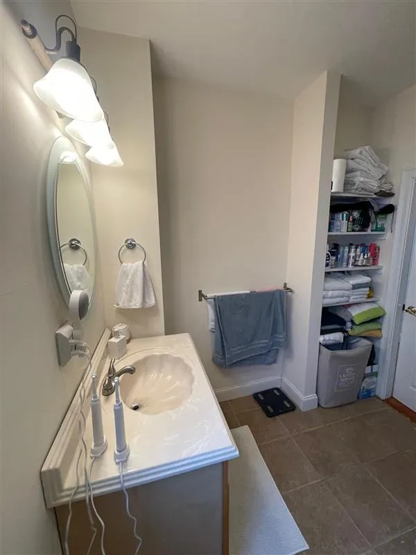 23 Hall St, Powder House Square