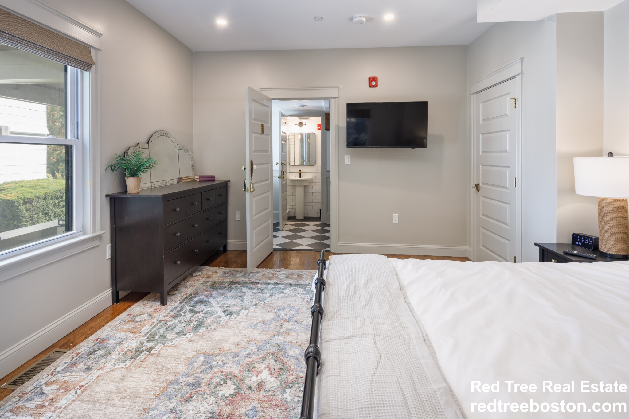 44 Winslow Rd, North Brookline