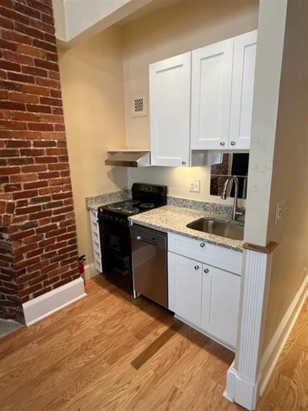 888 Massachusetts Ave, Riverside