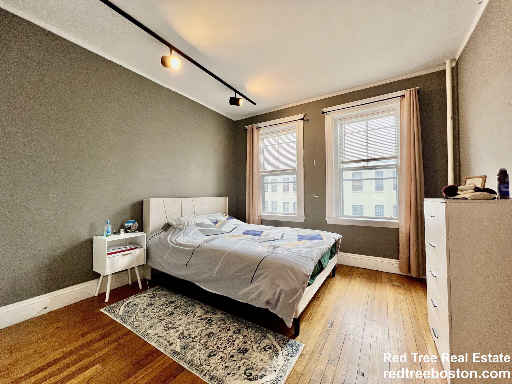 1572 Commonwealth Ave, Brighton