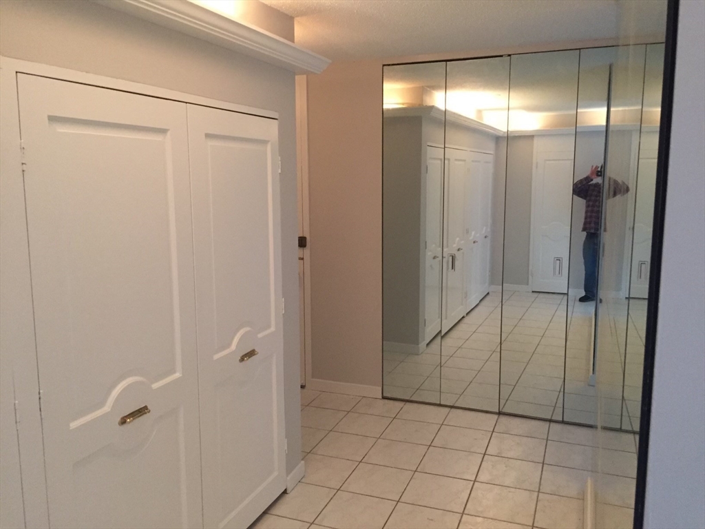 85 E India Row, Waterfront