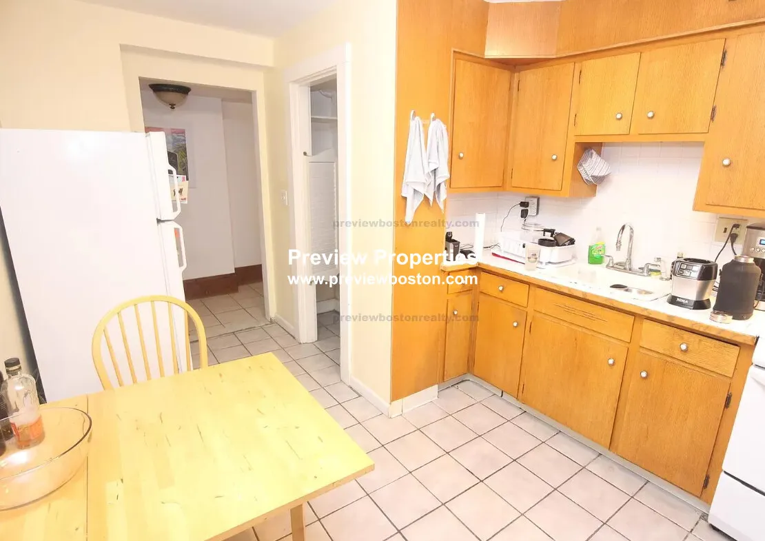 9 Braemore Rd, Brighton