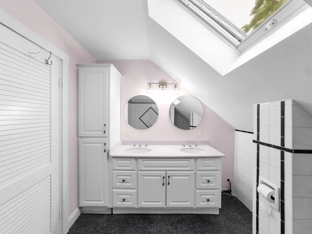 4 Buckley Ave, Jamaica Plain