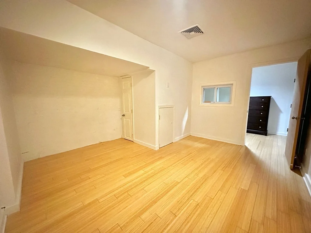 121 Beach St, Leather District