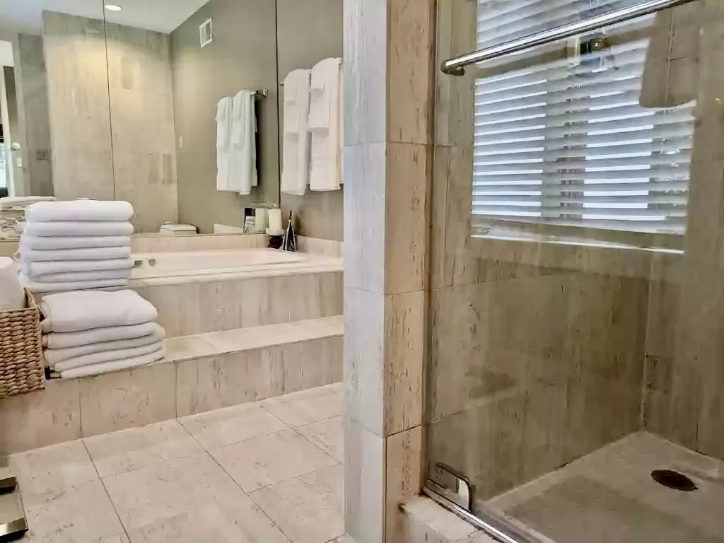 253 Nahanton St, Oak Hill