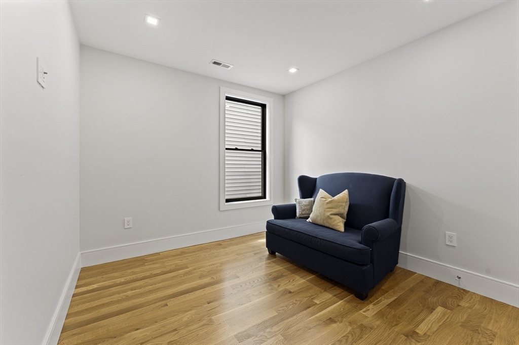 8 Mercer St, South Boston