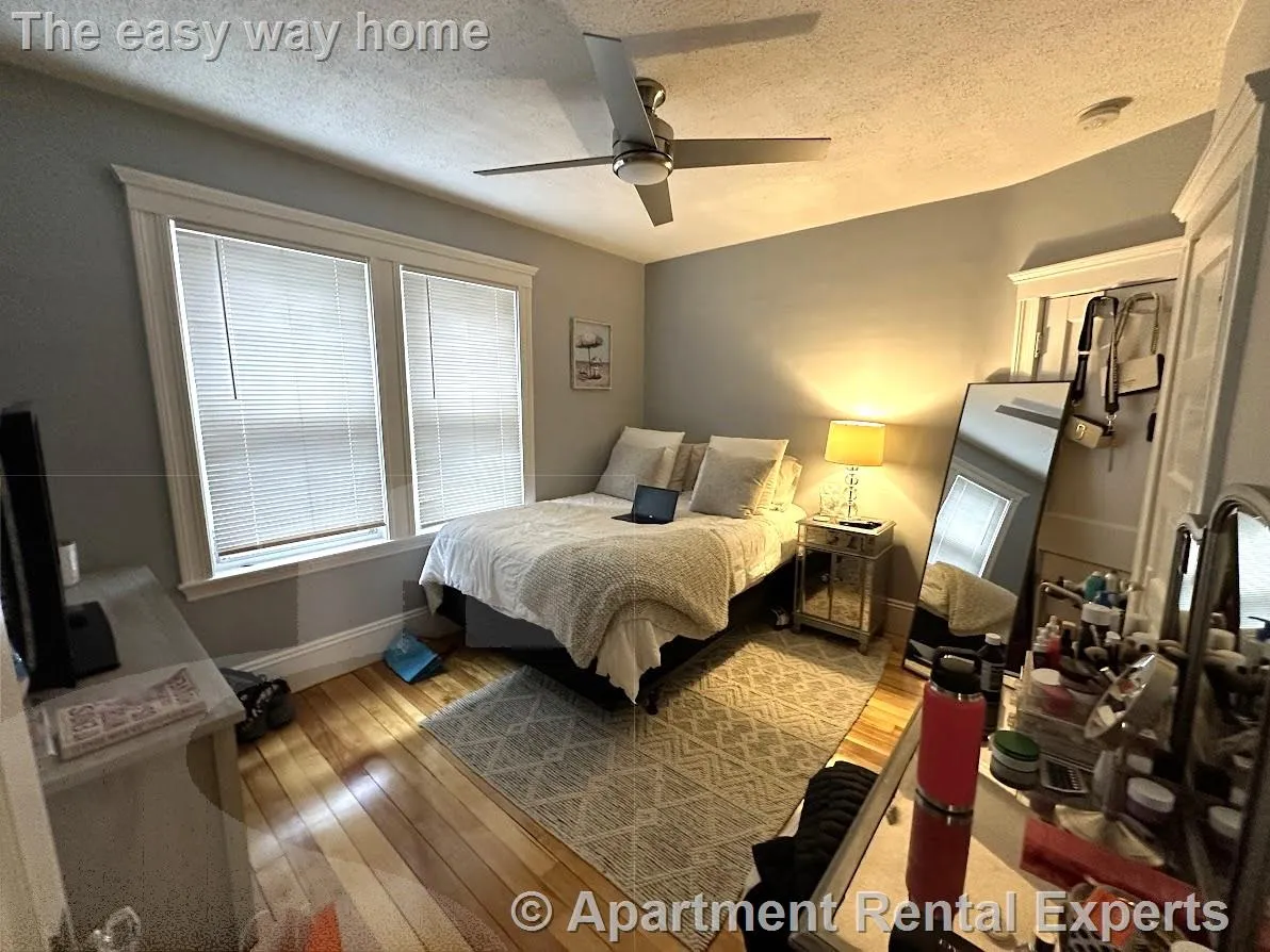 207 Boston Ave, Tufts