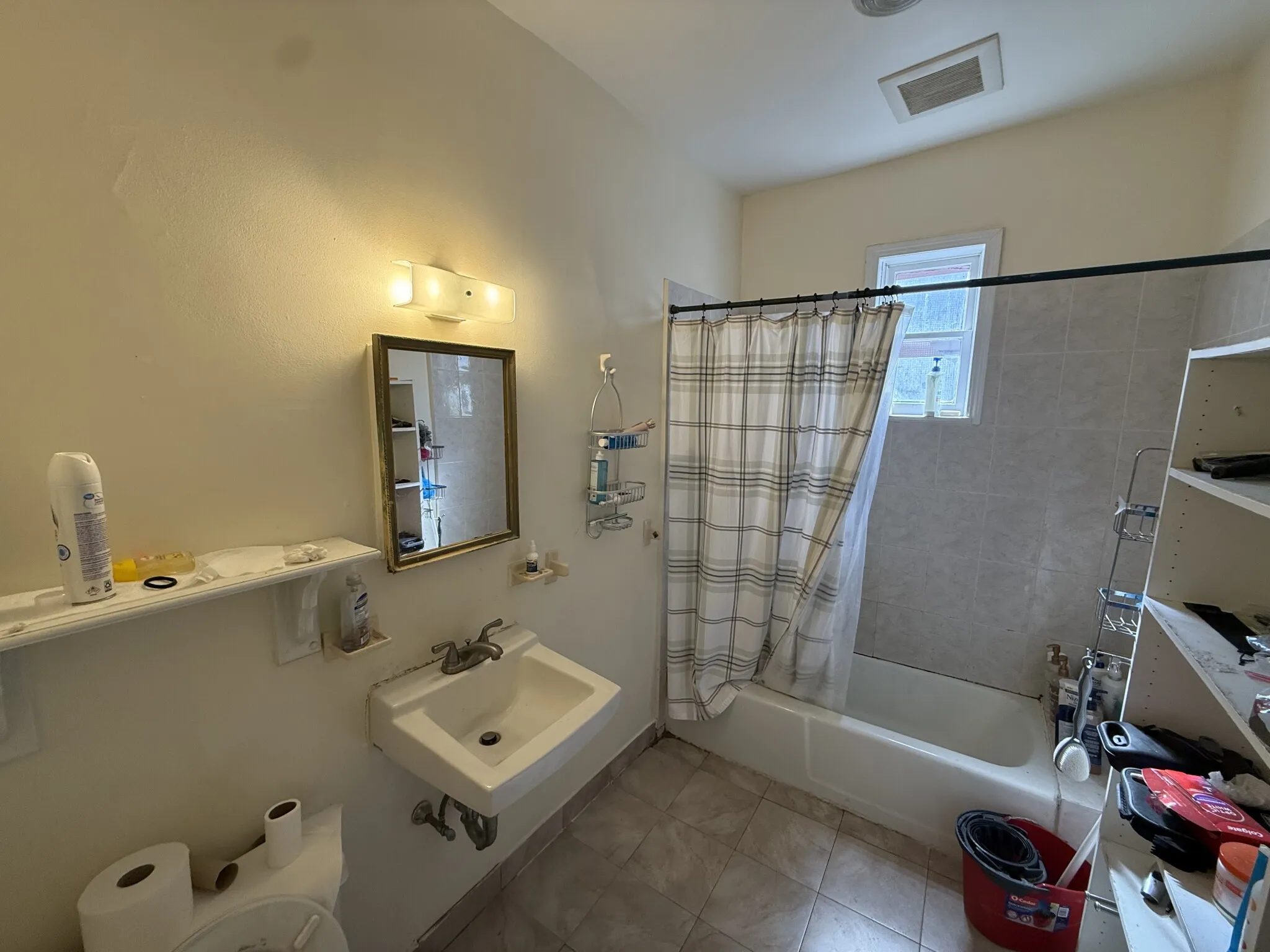 348 Faneuil St, Oak Square