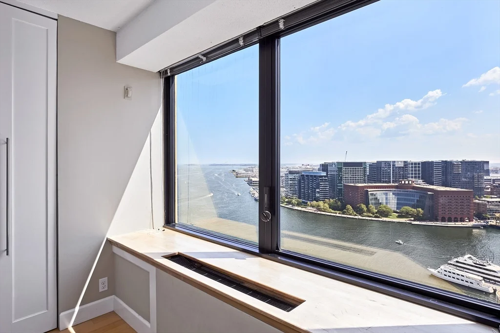 85 East India Row, Waterfront