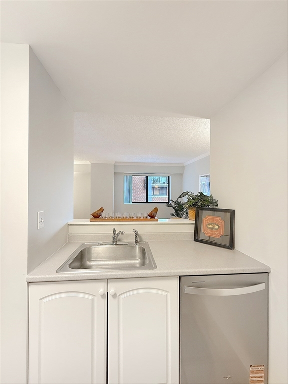 15 N Beacon St, Allston