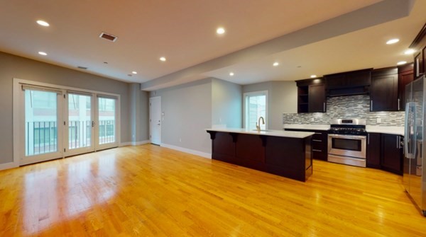 41 W 2nd St, South Boston