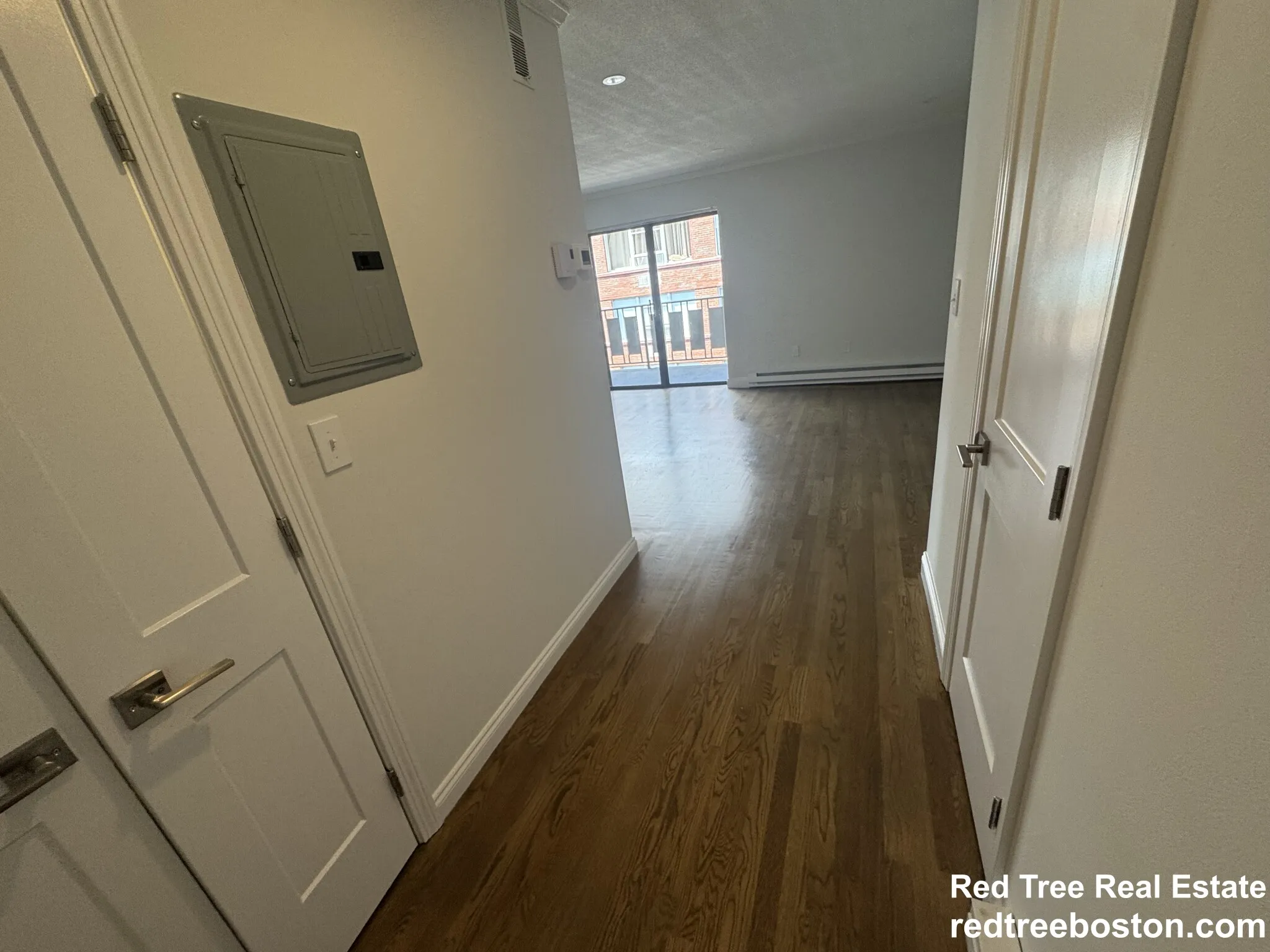 320 Hammond Pond Pkwa, Chestnut Hill