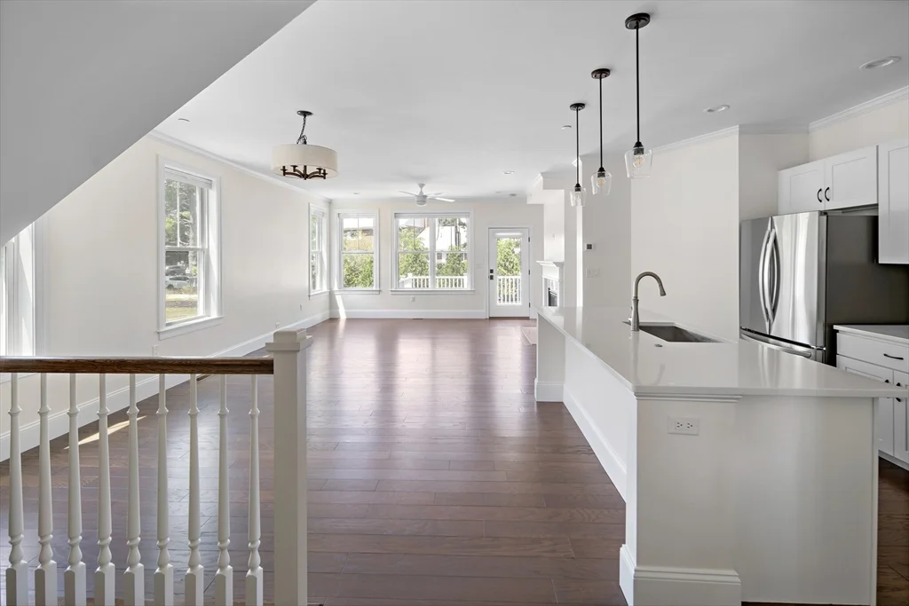 19 Lily Pond Ln, Lexington