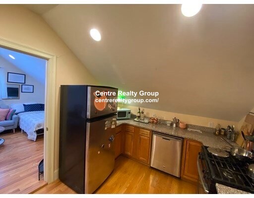 19 Chestnut Hill Ave, Brighton