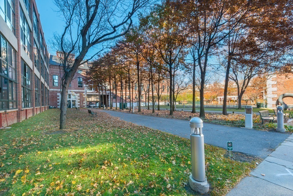 42 8th St, Charlestown