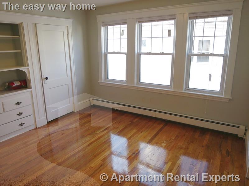 38 Sterling St, Tufts