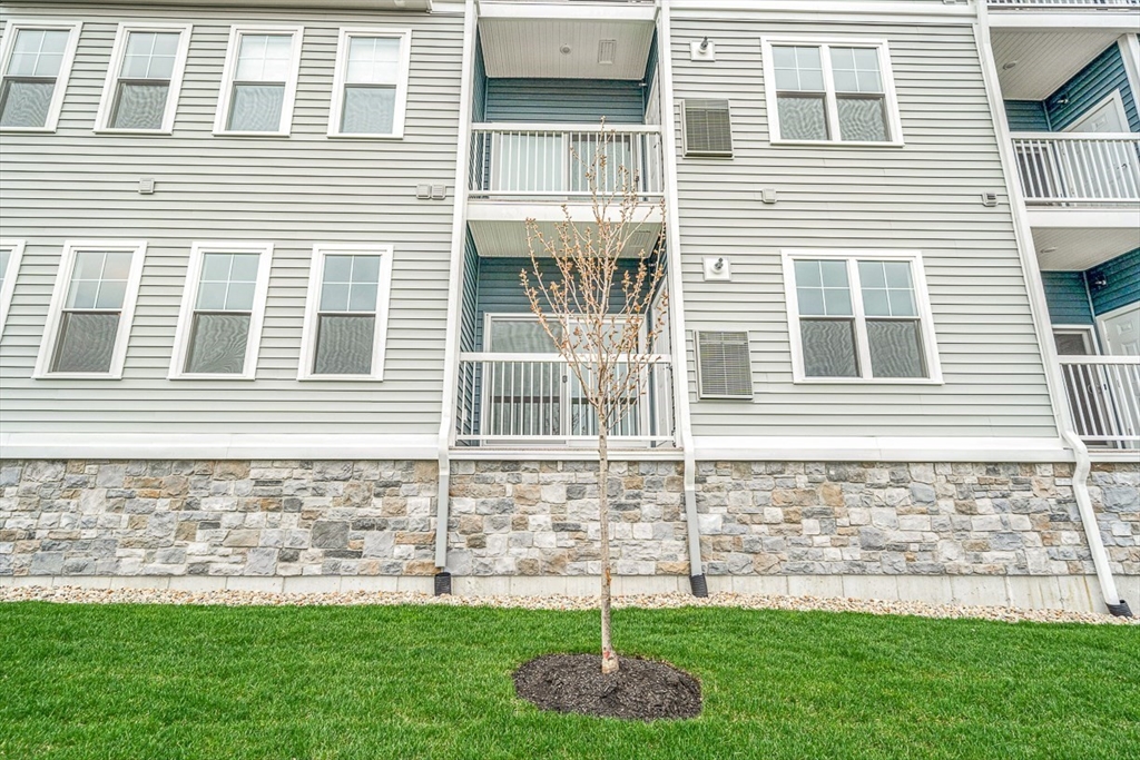 2 Stratton Dr, Woburn