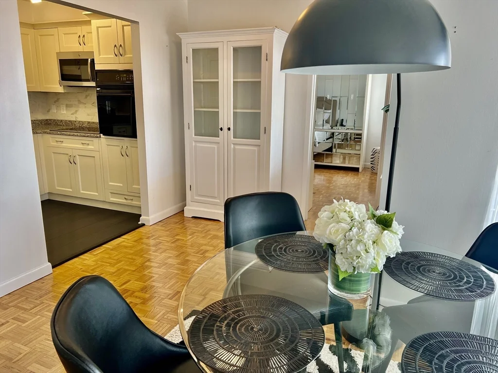 300 Lynn Shore Dr, Lynn