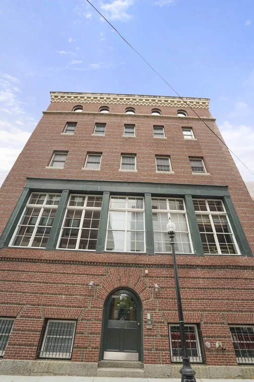 8 Newcomb, Roxbury