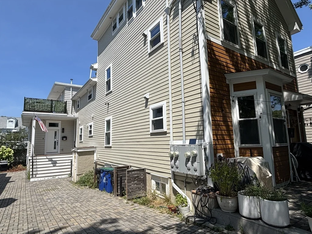 69 Rush St, East Somerville