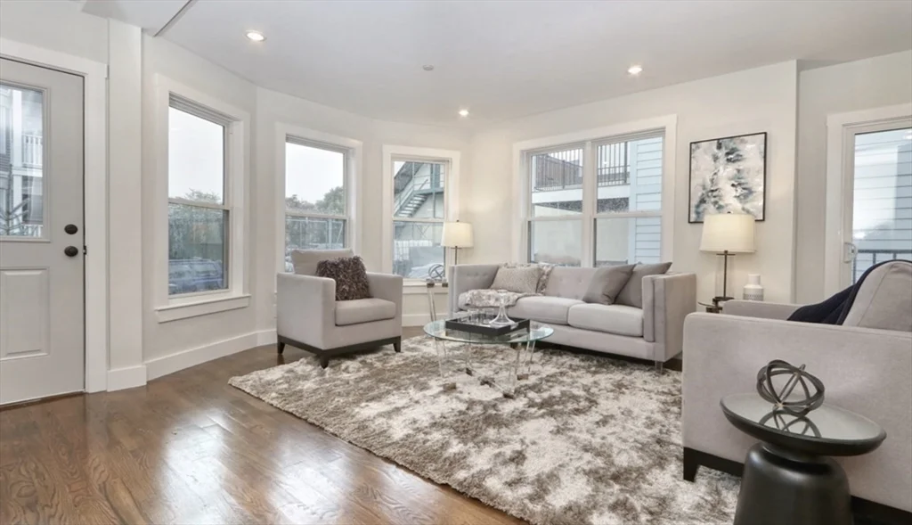 15 W Bellflower, Dorchester