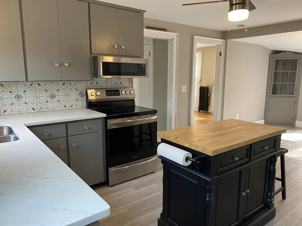 33 Maple St, Sterling