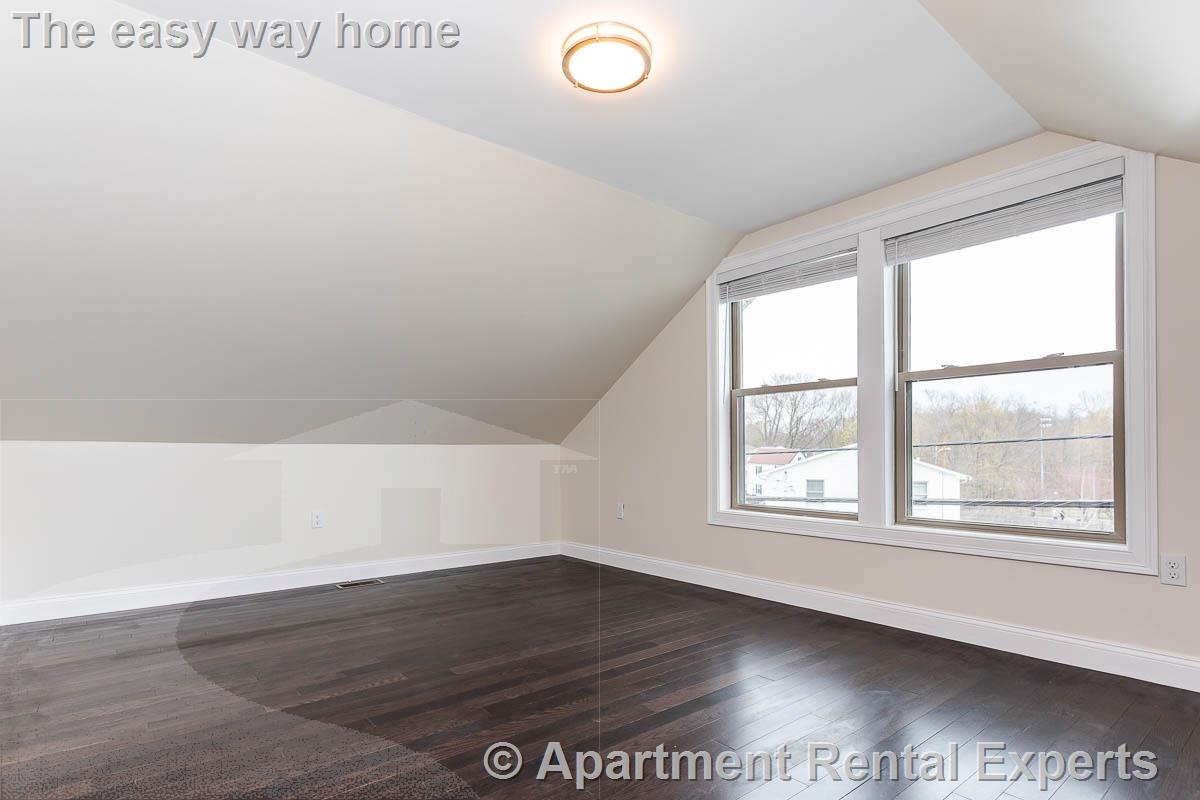 476 Fulton St, Medford Square