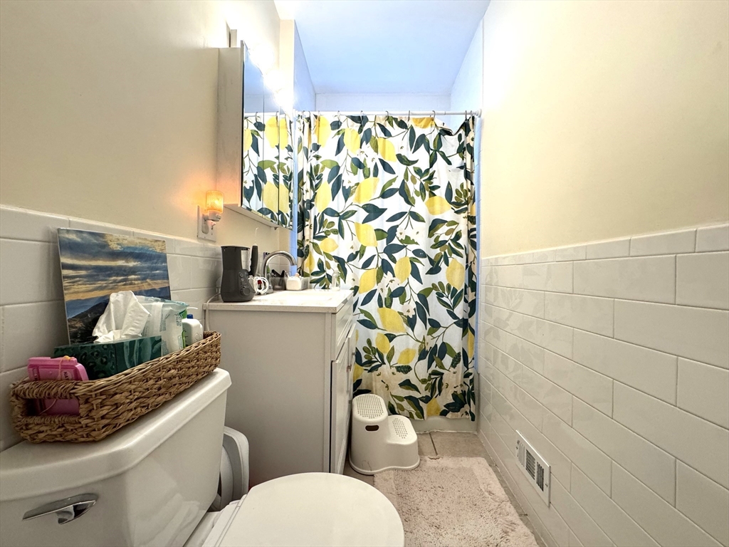 242 Belgrade Ave, Roslindale