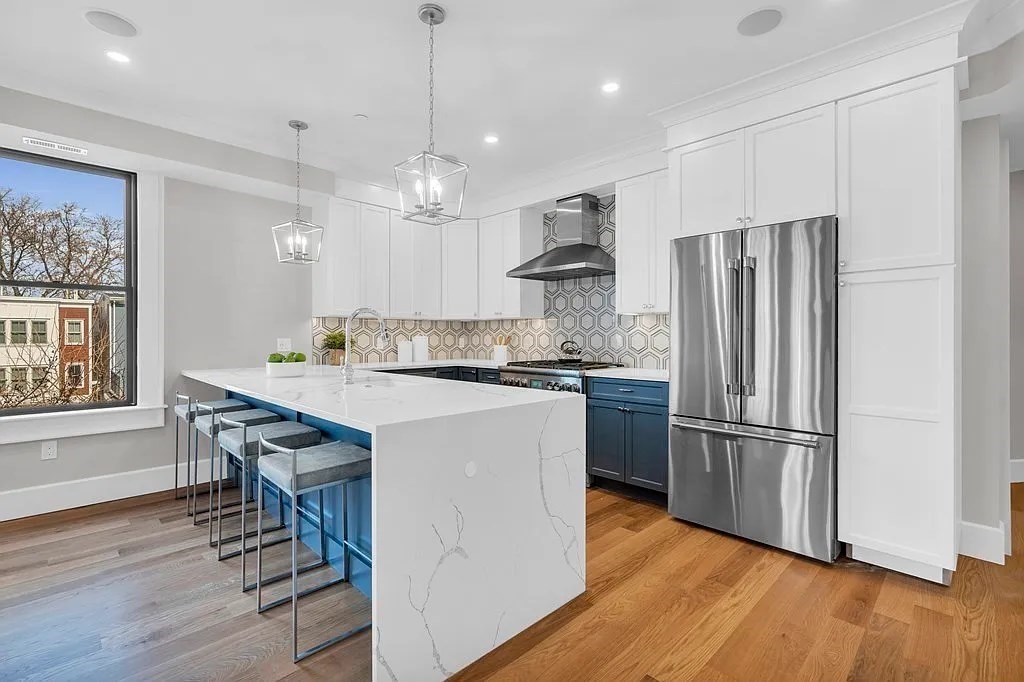 9 Glover Ct, South Boston