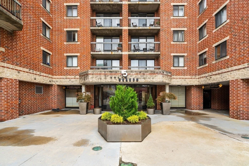 15 North Beacon St, Allston