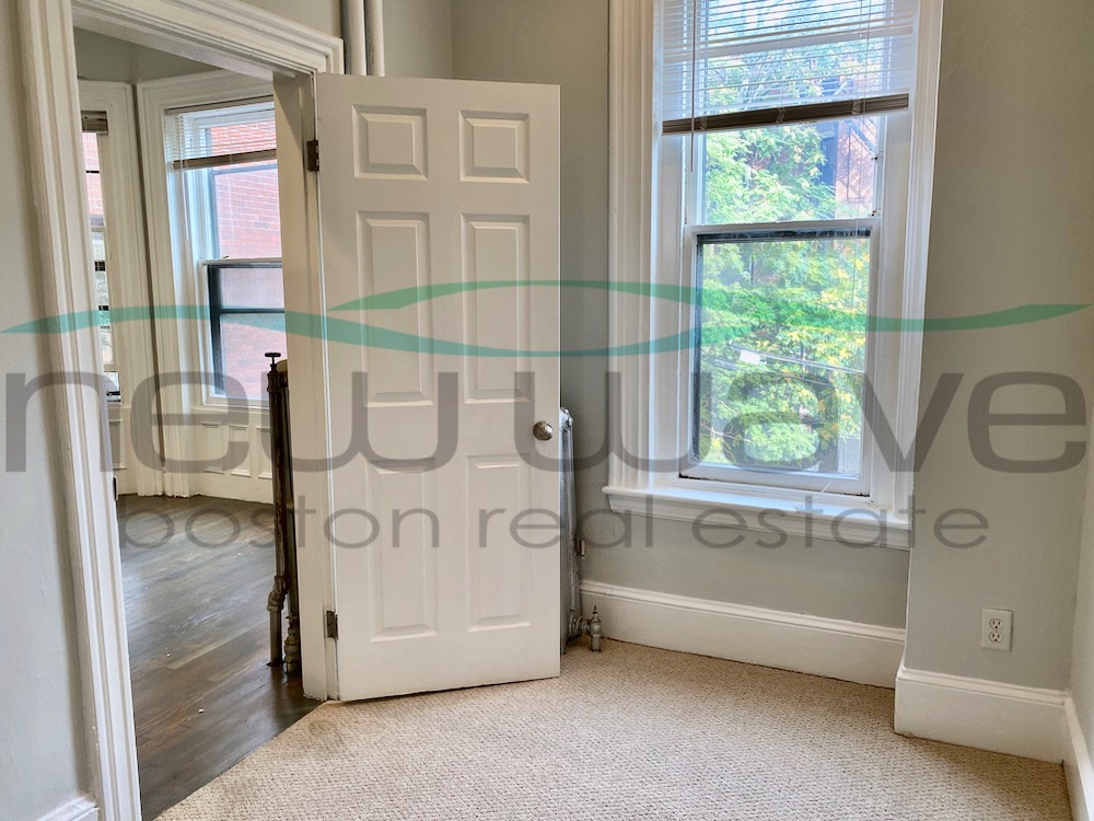 225 Newbury St, Back Bay