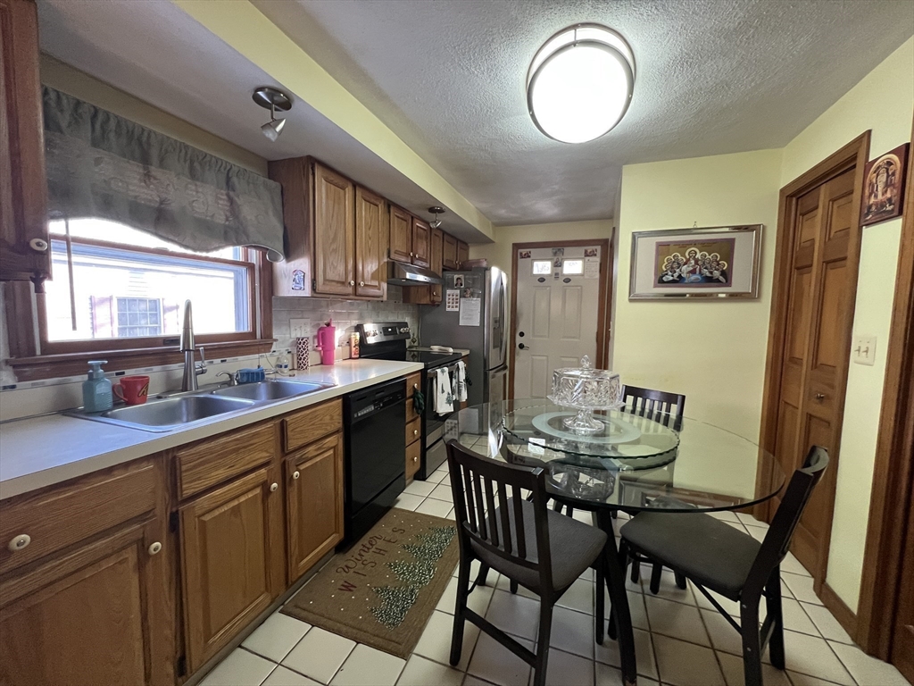 39 Plimpton Ave, Norwood