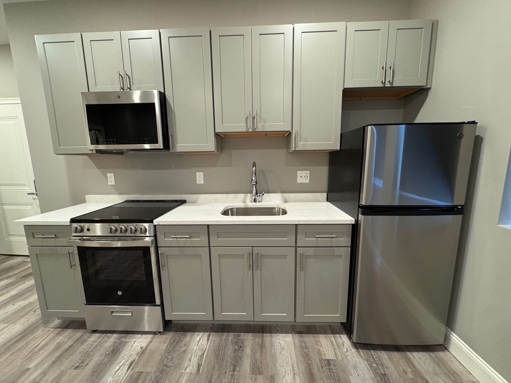 1473 N Shore Rd, Revere