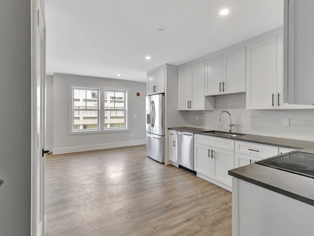 1000 Washington St, Dedham