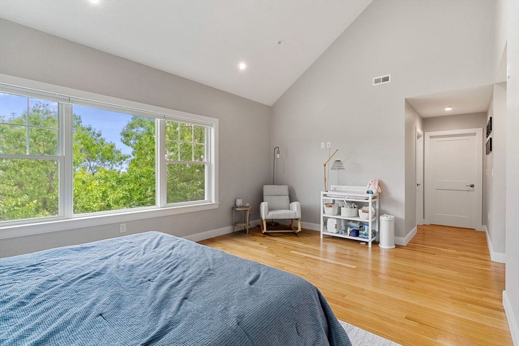 12 Blueberry Hill Ln, Melrose