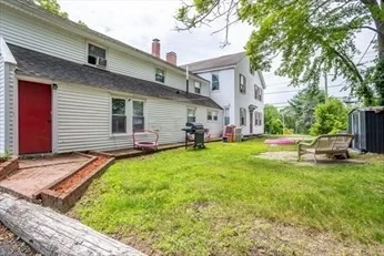 901 Main St, Leominster